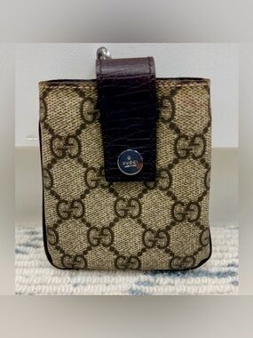 GUCCI Vintage Y2K Rare GG Supreme Monogram Canvas Pouch Snap Case W/ Carabiner